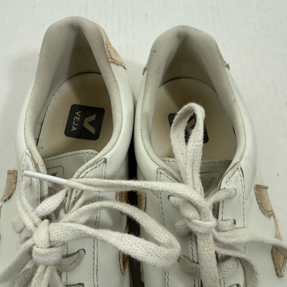 Veja Women's Low Top Esplar Leather Sneakers - Picture 4 of 11